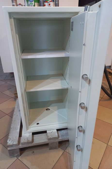 Sejf kasa pancerna Konsmetal KP 100, II klasa odporności na włamanie