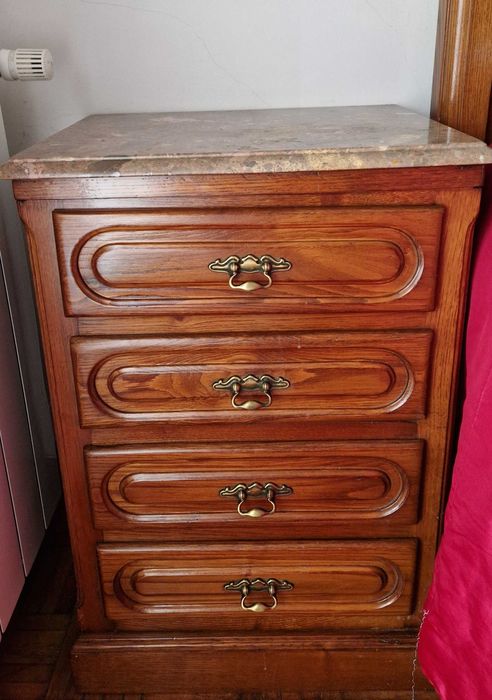 Cama e 2 mesinhas cabeceira