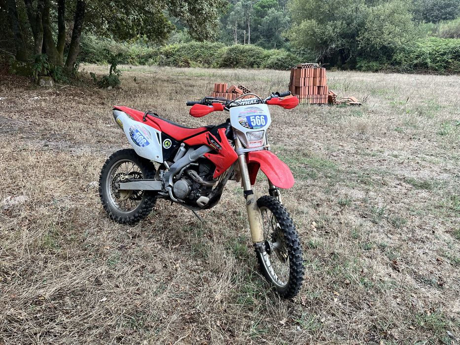 Honda CFR 250 em bom estado