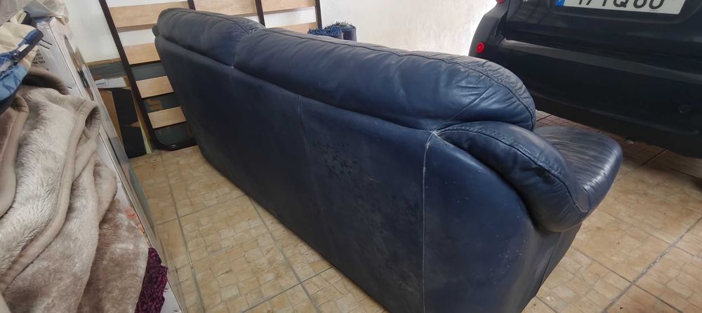 Vendo sofá em pele, 3 lugares, em muito bom estado