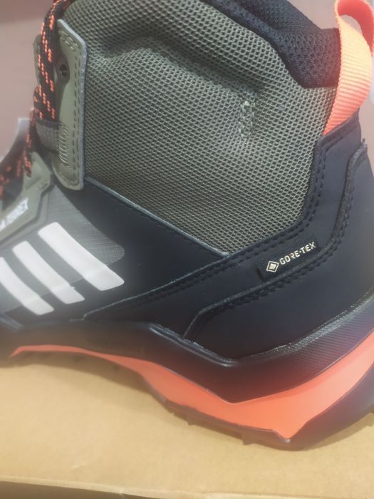 Adidas Terrex AX4 gore-tex mid.