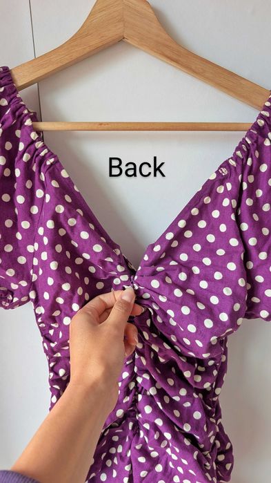 Vestido de verão curto violeto em bolinhas brancas ZARA