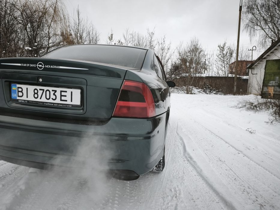 Опель Вектра В 2.0 бензин