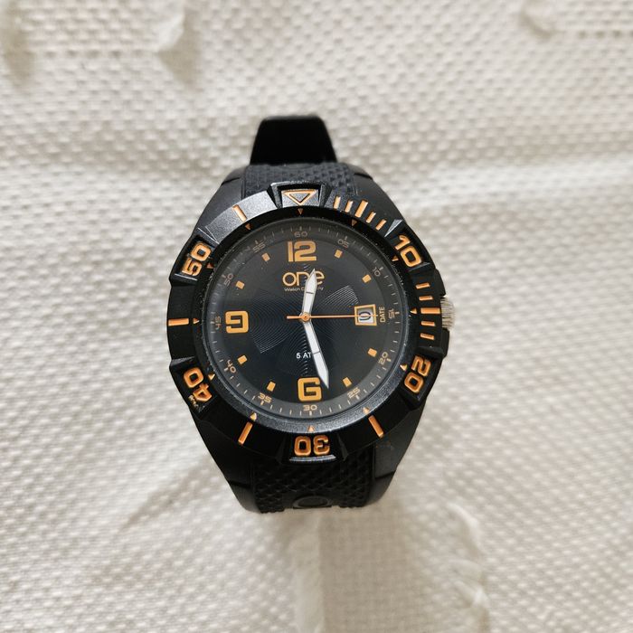 Relógio da marca One
