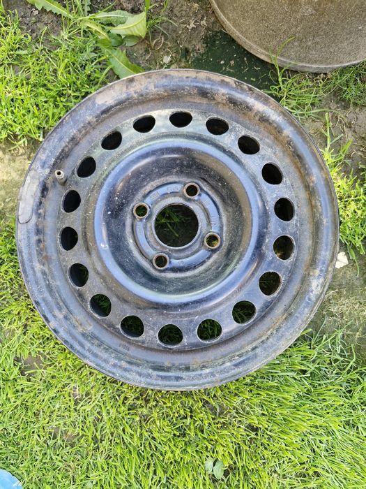 Siedem stalowych felg R14 5.00B x14H ET44.