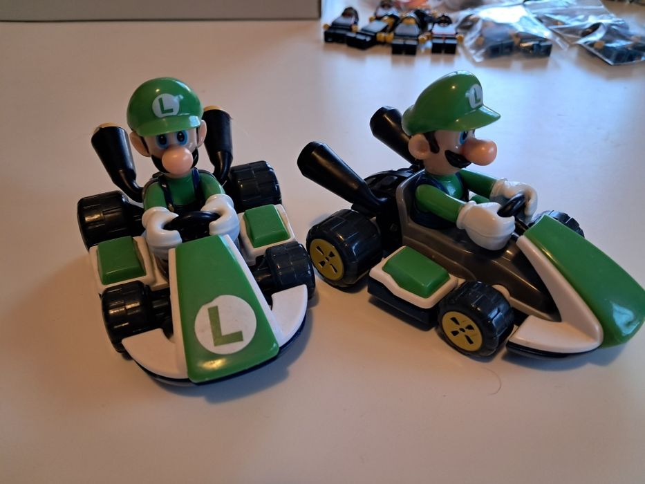 Luigi Mario Kart Mini Figurine