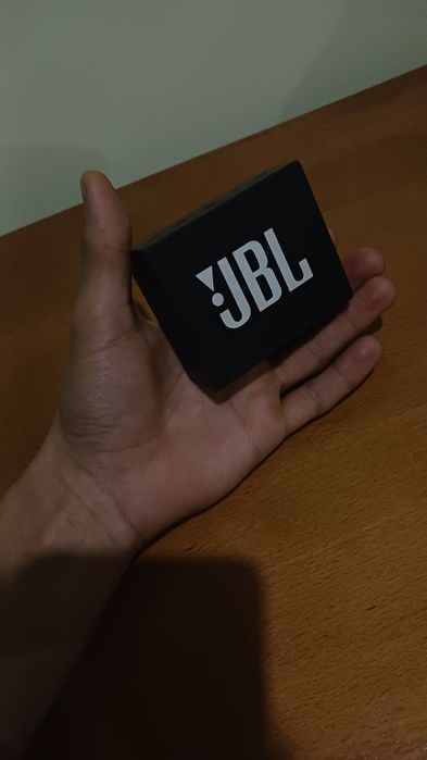 Coluna JBL preta!