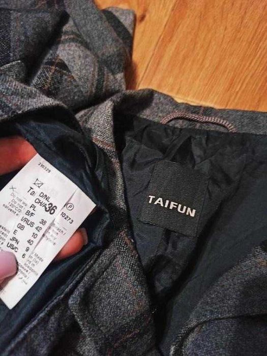 Вовняний жіночий класичний костюм спідниця жилетка
Taifun