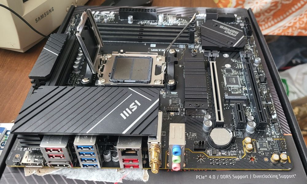 Материнська плата MSI PRO B650M-A WIFI (sAM5, AMD B650, PCI-Ex16)