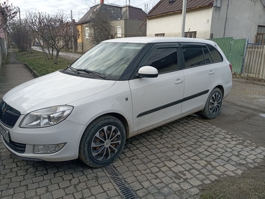 Продам машину Skoda Fabia