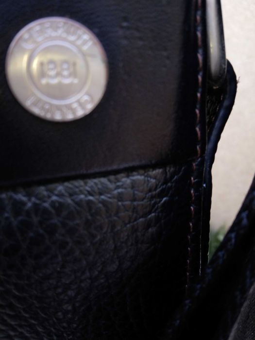 Sensacional "Bolsa CERRUTI"  em pele genuína martelada.