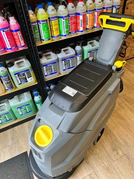 Wynajem Szorowarka ze sciąganiem wody Karcher  BD 43/35, BD 50/60, BDS 43, BD 17/5 do schodów