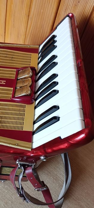 Akordeon Hohner Student 40- b,  2- chór.
