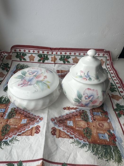 Набір порцелянового посуду з колекції Aynsley Little Sweetheart.