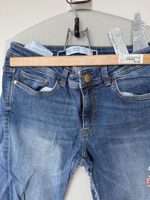 Spodnie jeansowe ZARA w kwiaty rozmiar M 38