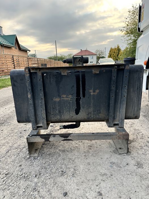 Продам гідравлічний бак з розподільником