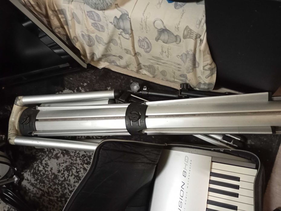 Vendo órgão Alesus a funcionar perfeitamente.