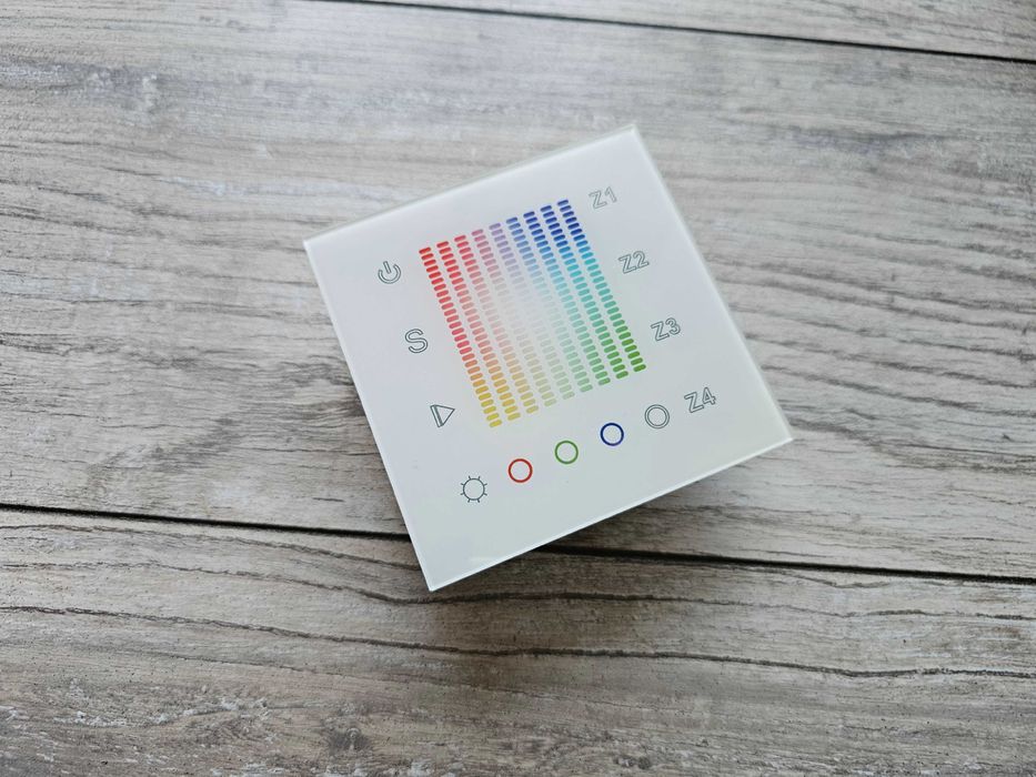 Naścienny sterownik LED RGBW CL-301W-RGB BIAŁY claro