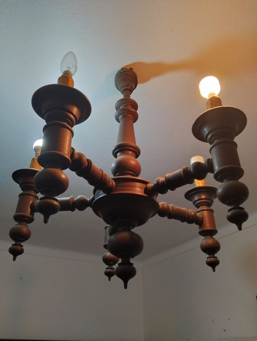 lustre de madeira estilo "barley twist"