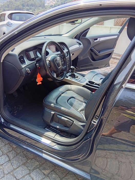 Audi A4 2.0 TDI - Livro de revisões Audi