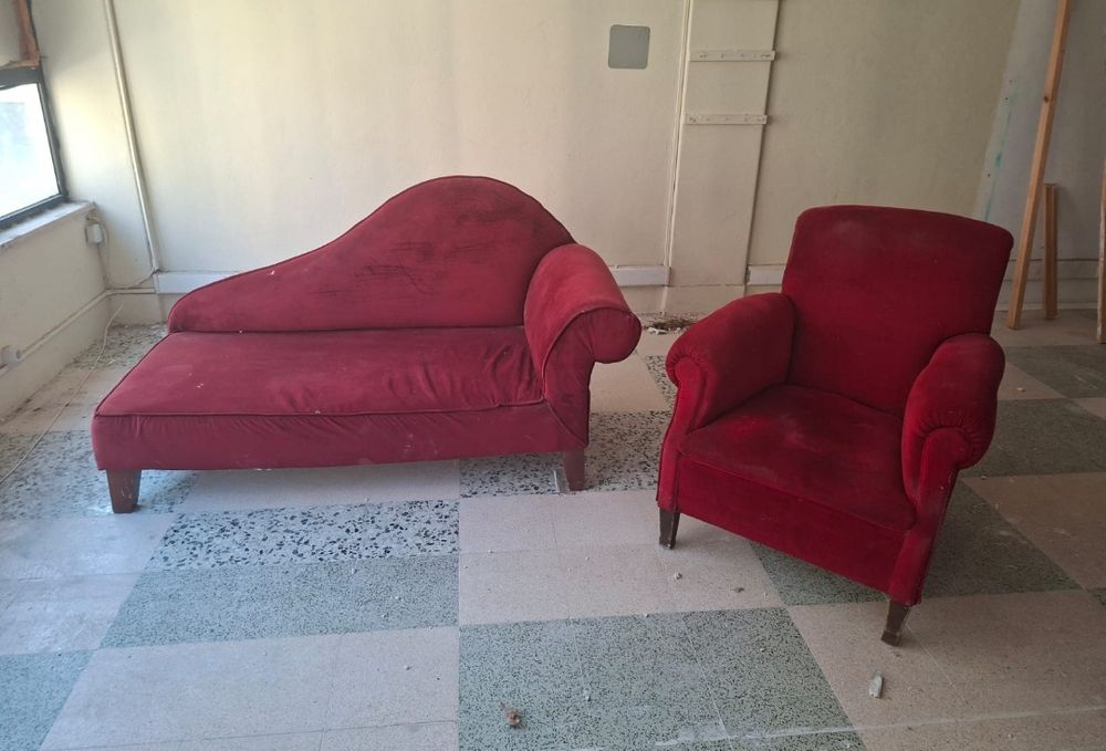 Poltrona e sofá os dois