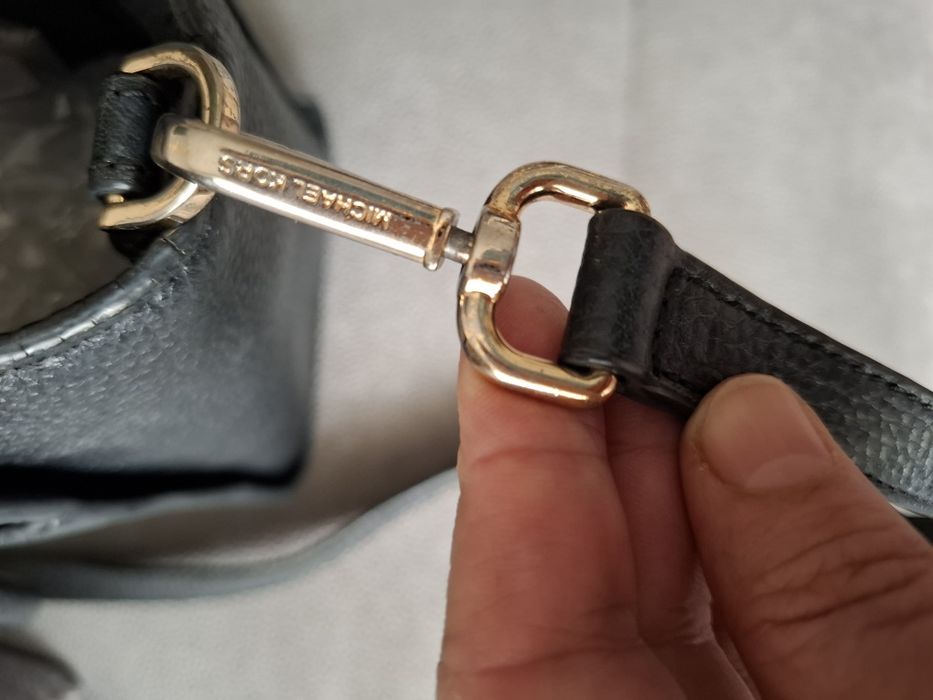 Michael Kors ciemny granat cudna listonoszka Hudson small