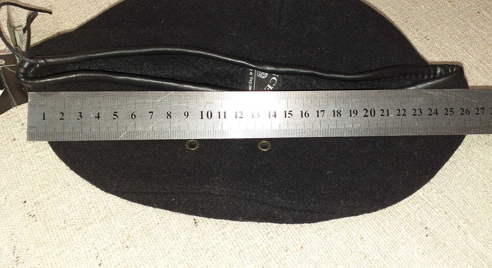 новий вовняний берет