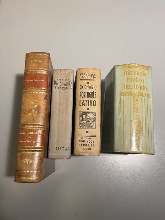 Dicionários antigos