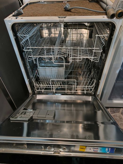 Maquina de lavar loiça de encastrar ZANUSSI ZDI 111