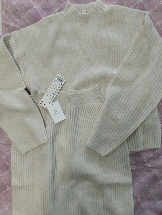 Костюм юнікло теплий з юбкою s,м Uniqlo