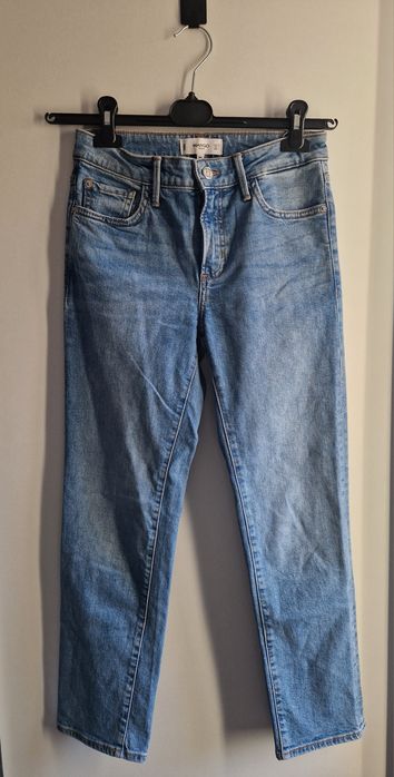 Klasyczne i wygodne spodnie dżinsowe Mango, idealne do każdej stylizac