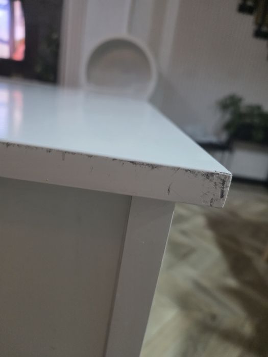 Sprzedaż białą komodę z szufladami