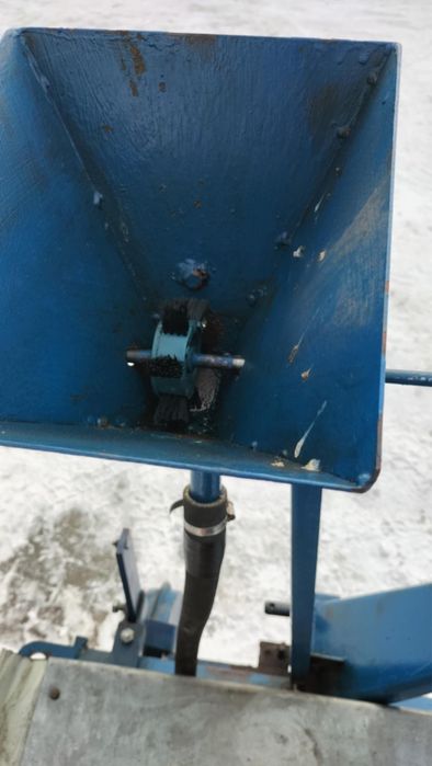 Sadzarka do warzyw z dozownikiem do nawozu 2 rzędowa