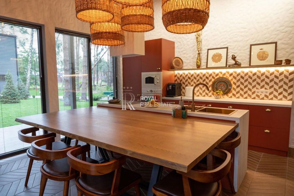 Продаж ділянки з 2 будинками КМ Riviera Village с. Лебедівка Паркінг