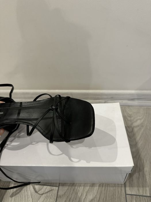 Шкіряні босоніжки &Other Stories