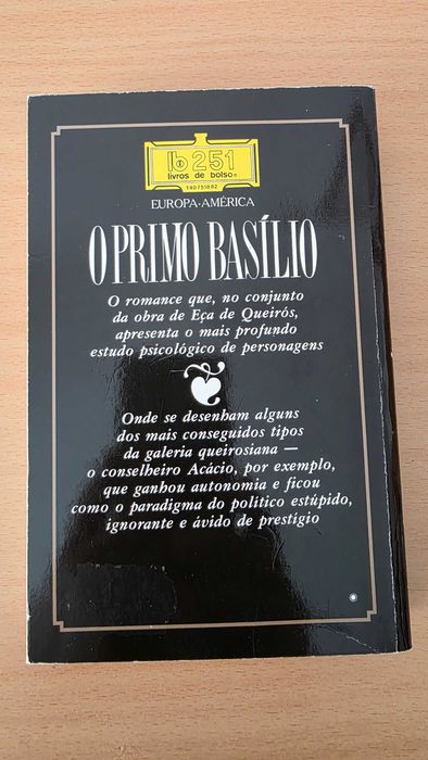 Livro "O Primo Basílio" de Eça de Queirós