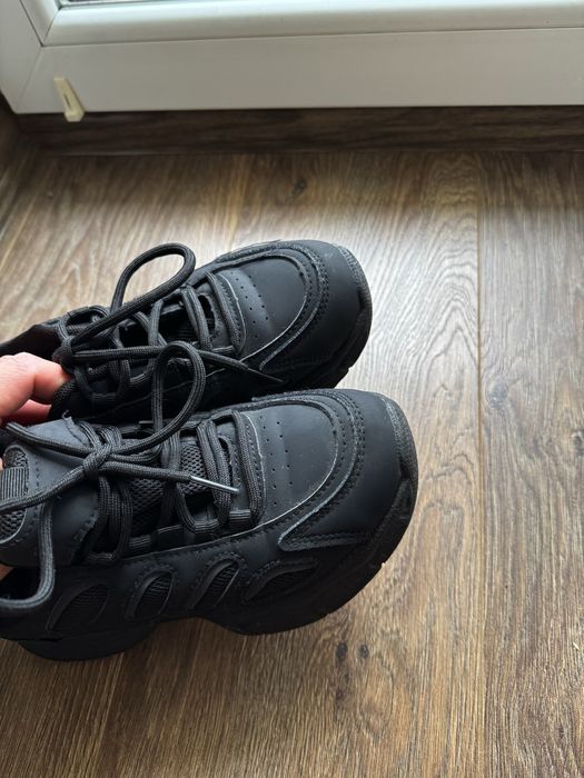 Продам кроссовки