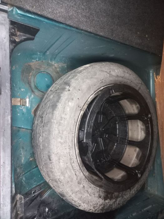 Mercedes-Benz E 210 2.0D