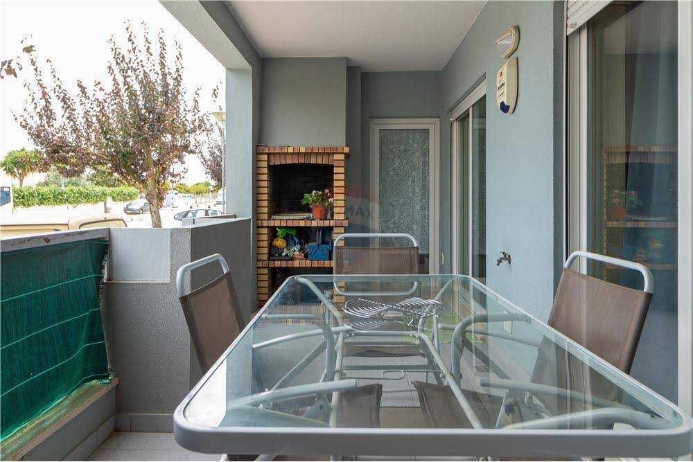 Apartamento T2 com Piscina, Ginásio e Varandas – Montijo