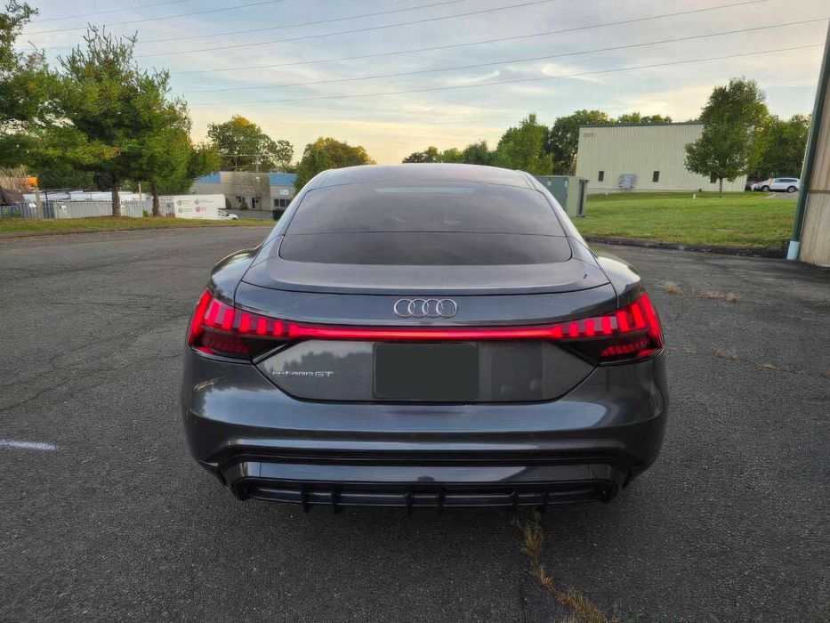 Audi e-tron GT      2022