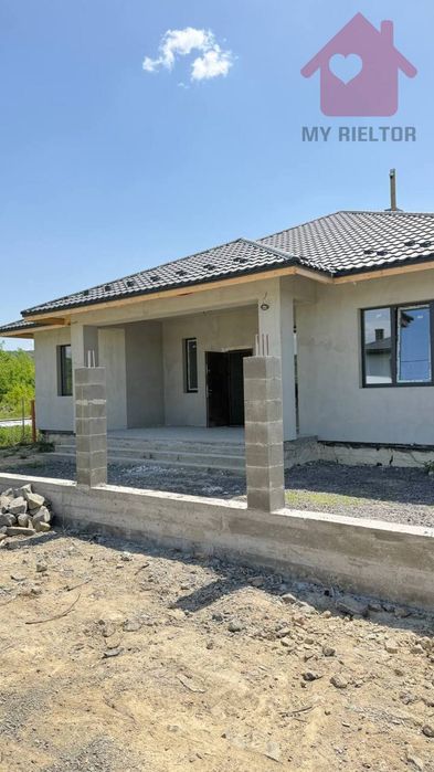 Просторий будинок-американка з панорамною терасою поруч з Ужгородом