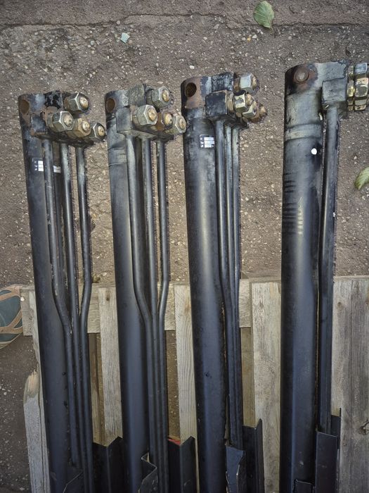 Siłownik hydrauliczny wysuwania podpory żuraw Liebherr Ltm części