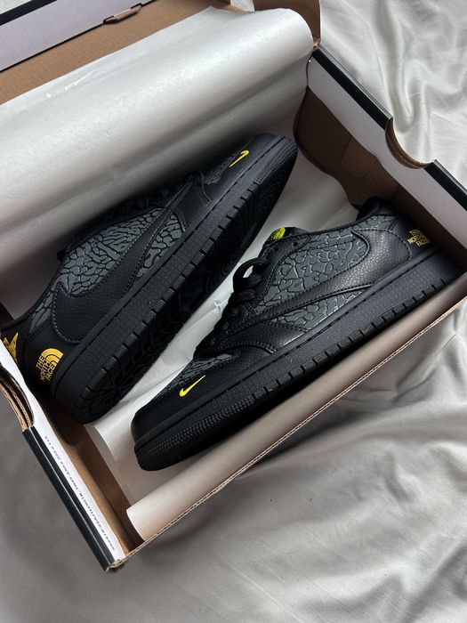 Кросівки Nike Air Jordan 1 Low Elephant Print TNF