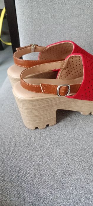 Buty damskie sandały na wysokiej koturnie