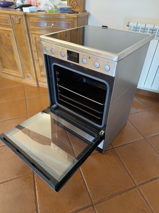 Fogão vitrocerâmica AEG CCB6642BBM de 596 mm COMO NOVO