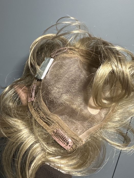 Topper blond peruka