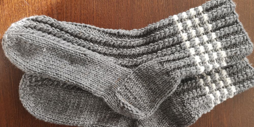 Skarpety ręcznie dziane.