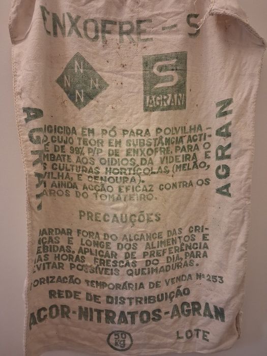 Sacas de enxofre muito antigas