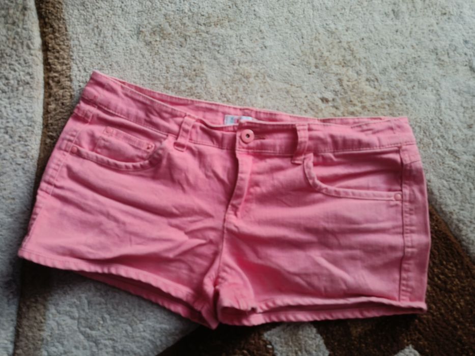 Krótkie spodenki damskie