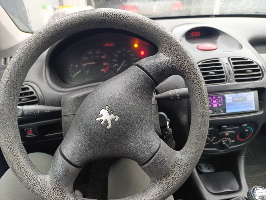 Peugeot 206, rok 2001